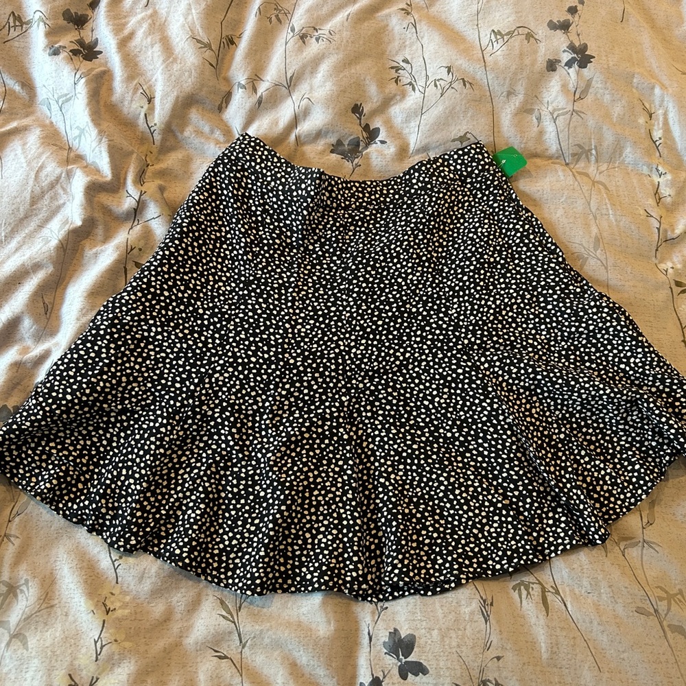 Vintage Liz Claiborne black and white skirt with pockets